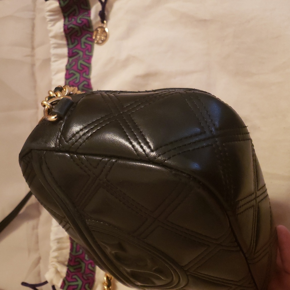 Tory Burch Fleming Soft Camera Bag - Picture 3 of 13